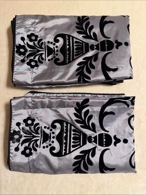 Decorative Embroidered Panel 2 Pillow Cases in Silver & Black Velvet. NWOT
